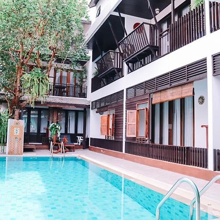 Hotel Baan Huenphen Chiang Mai Exterior foto