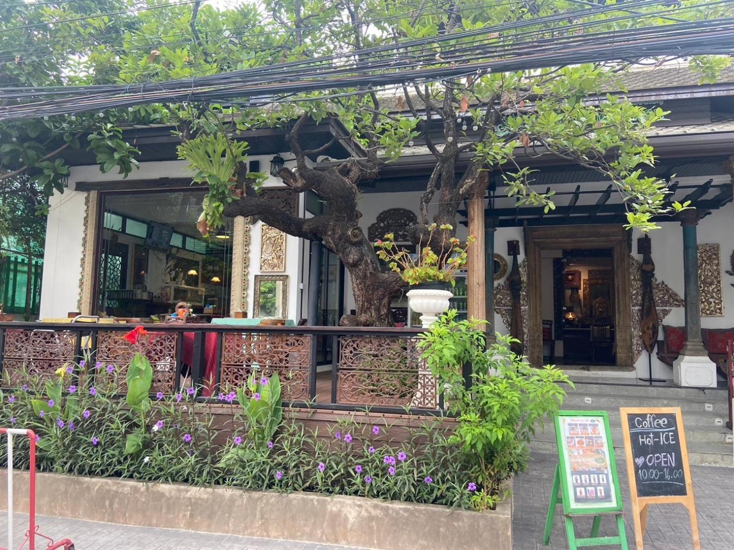 Hotel Baan Huenphen Chiang Mai Exterior foto