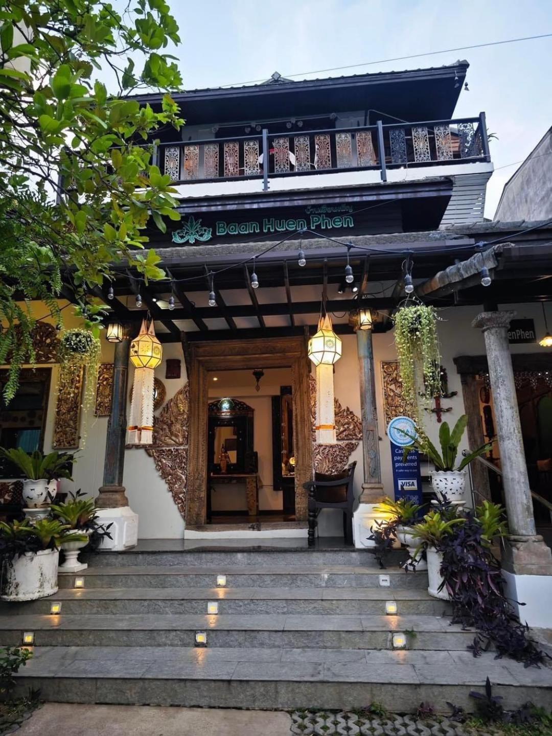 Hotel Baan Huenphen Chiang Mai Exterior foto