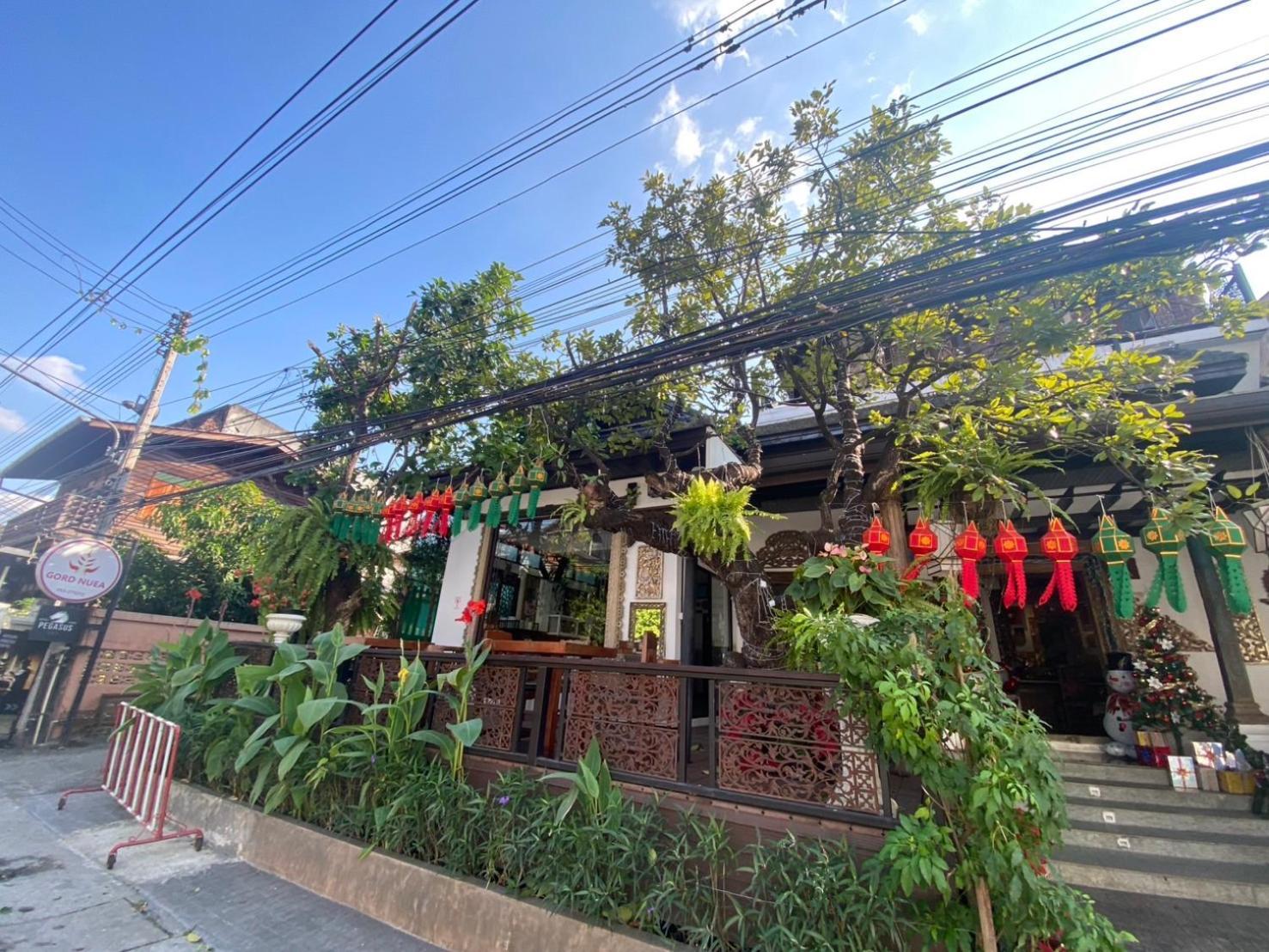 Hotel Baan Huenphen Chiang Mai Exterior foto