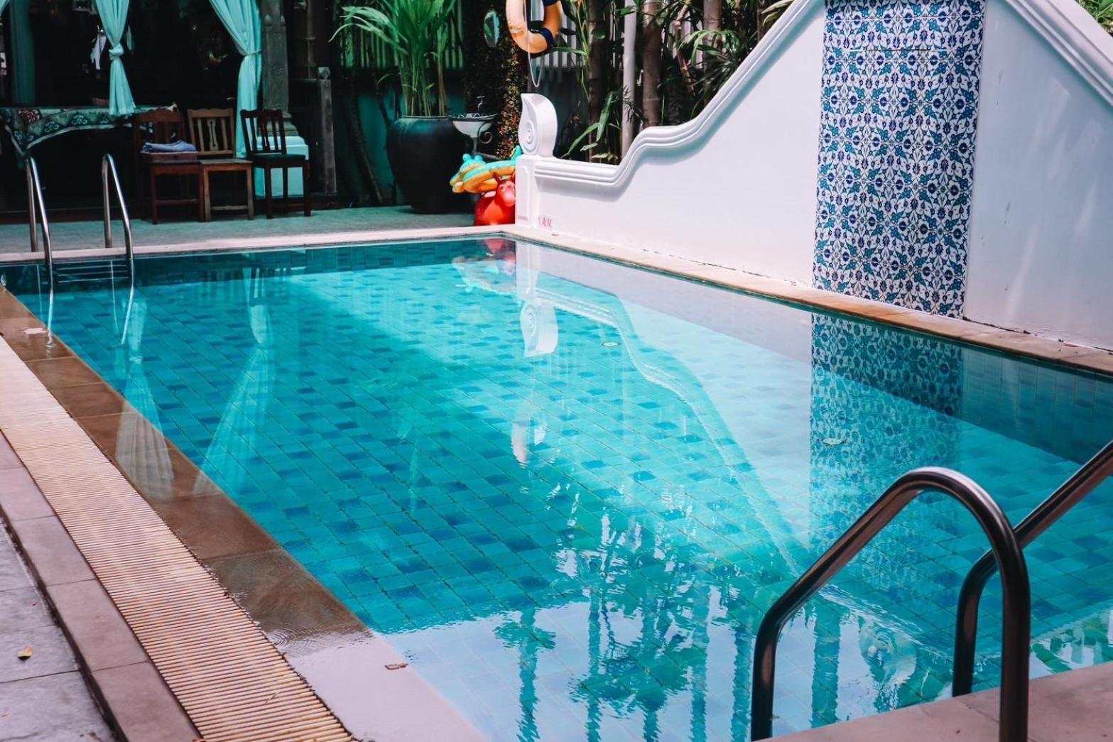 Hotel Baan Huenphen Chiang Mai Exterior foto