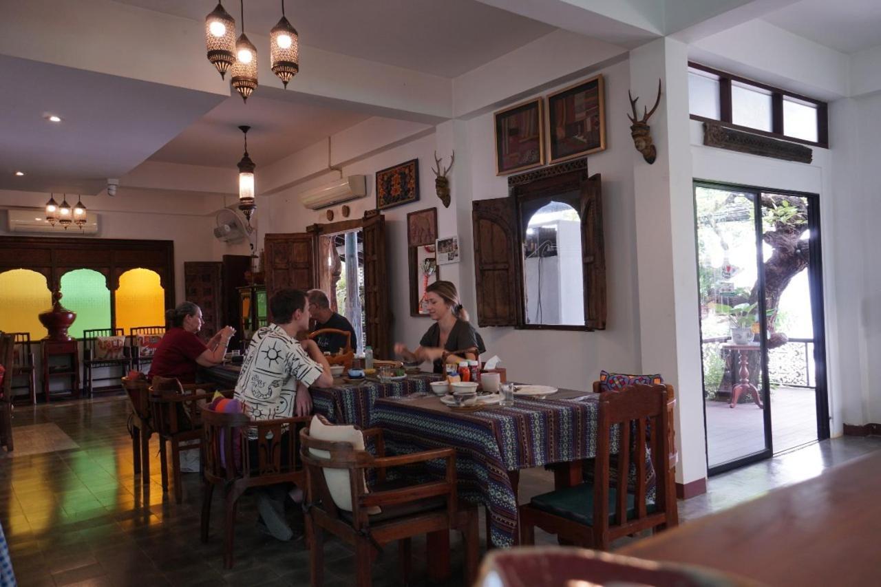 Hotel Baan Huenphen Chiang Mai Exterior foto