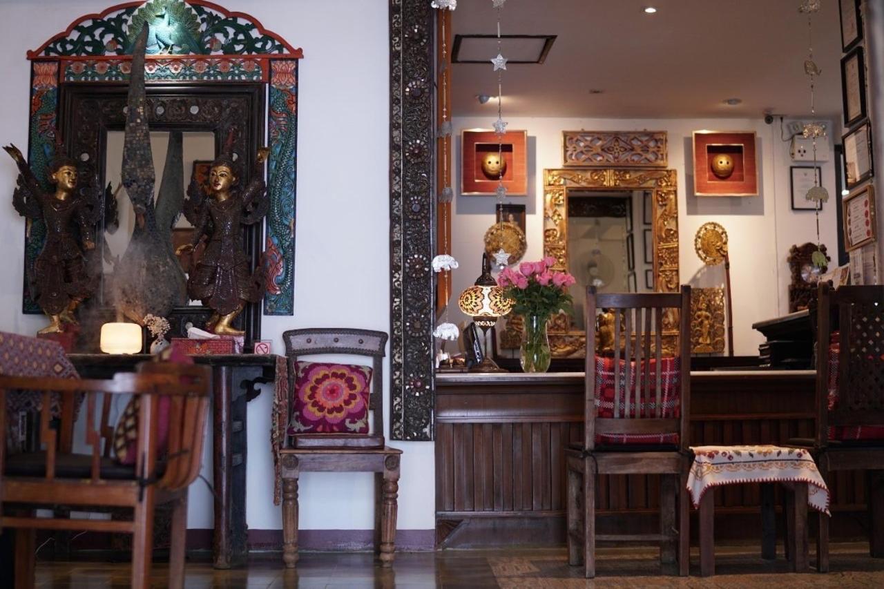 Hotel Baan Huenphen Chiang Mai Exterior foto